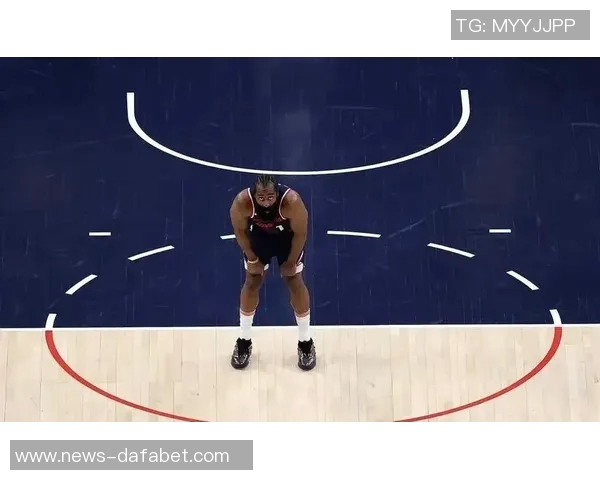 格莱姆斯谈防守哈登争议称判罚应由裁判决定而非自己判断